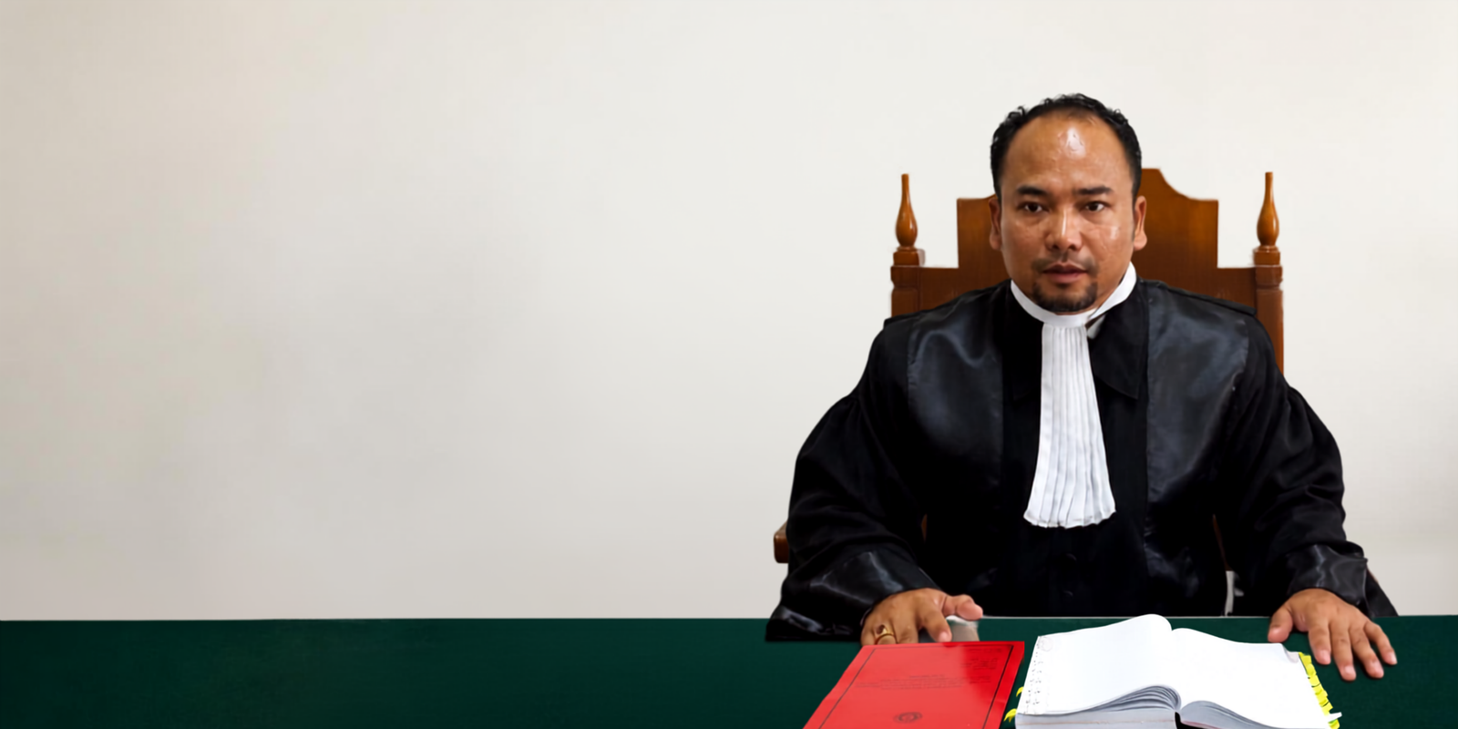 Advokat MHS & Rekan dalam ruang sidang