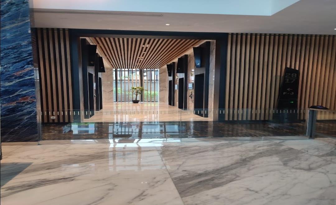 Lobby lokasi kantor MHS & Rekan Sudirman